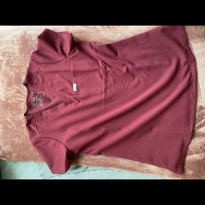 Maroon figs srub top